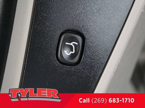 Used 2017 Dodge Grand Caravan SXT FWD image 19
