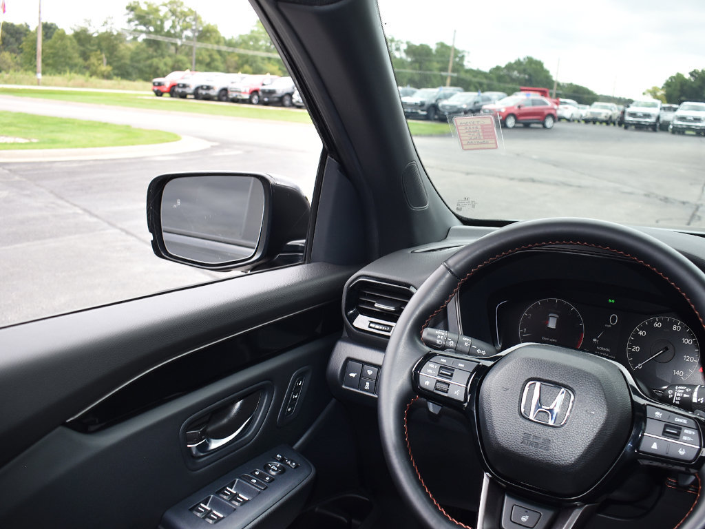 Used 2025 Honda Pilot TrailSport image 19