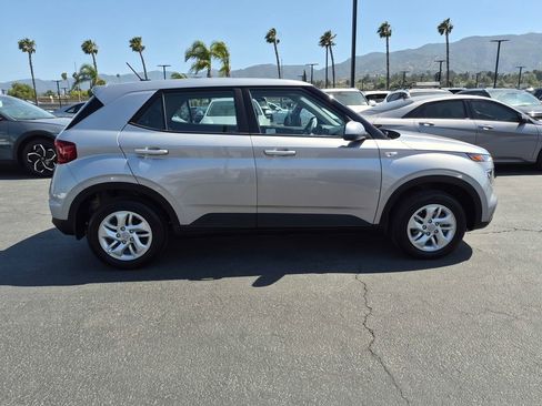Used 2026 Hyundai Venue SE FWD image 8