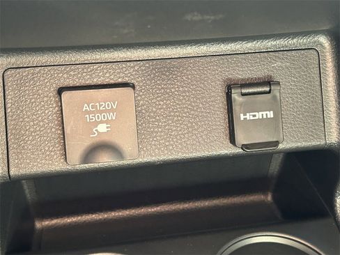 Used 2025 Toyota Sienna XLE w/ XLE Plus Package image 25