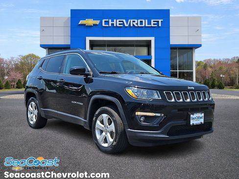 Used 2020 Jeep Compass Latitude w/ Cold Weather Group AWD/4WD image 1