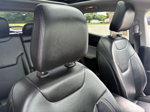 Used 2022 Jeep Compass Latitude w/ Sun and Sound Group AWD/4WD image 45