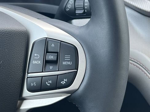 Used 2025 Ford Explorer Active w/ Active Comfort Package image 11