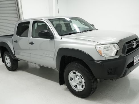 Used 2014 Toyota Tacoma 4x4 Double Cab image 3