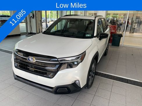 Used 2025 Subaru Forester Touring AWD/4WD image 2