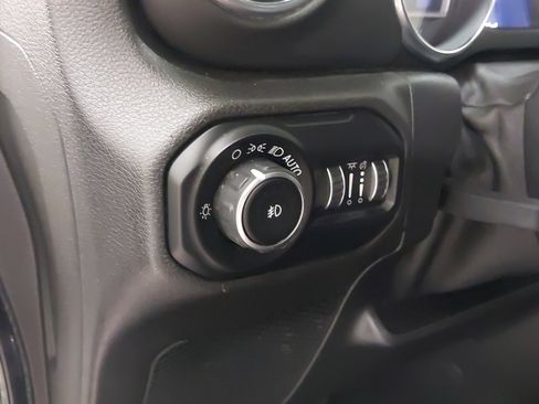 Used 2019 Jeep Wrangler Unlimited Sahara w/ Quick Order Package 24M Moab AWD/4WD image 31