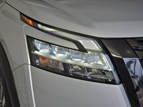 Used 2024 Nissan Pathfinder SL w/ Black Appearance Package FWD image 30