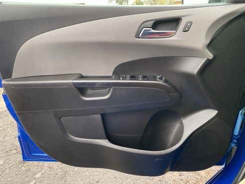 Used 2020 Chevrolet Sonic LT image 25