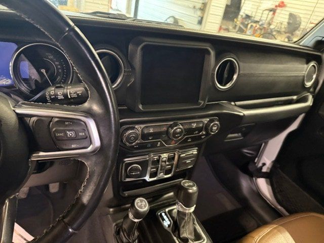 Used 2022 Jeep Wrangler Unlimited Sahara AWD/4WD image 47