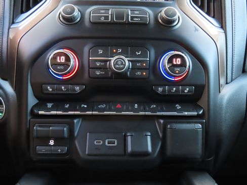 Used 2020 Chevrolet Silverado 2500 High Country image 28