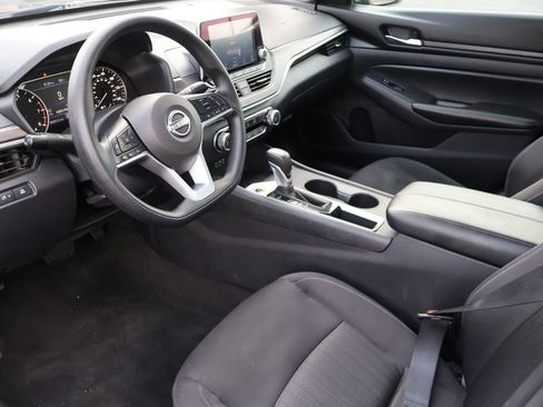 Used 2025 Nissan Altima 2.5 SV FWD image 3