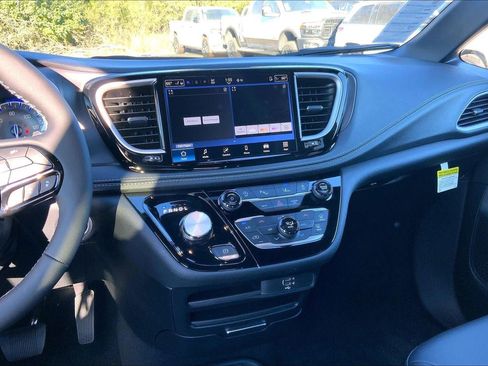 New 2026 Chrysler Pacifica Select w/ S Appearance Package image 6