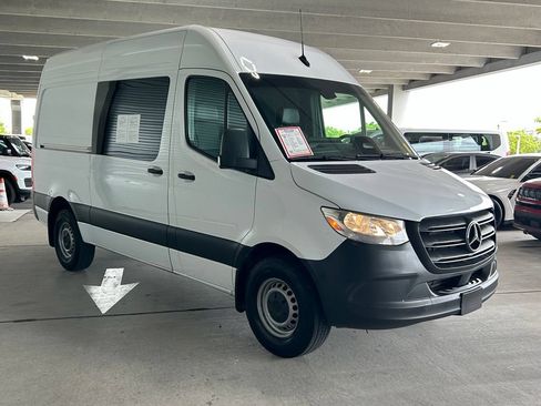 Used 2025 Mercedes-Benz Sprinter 2500 image 7