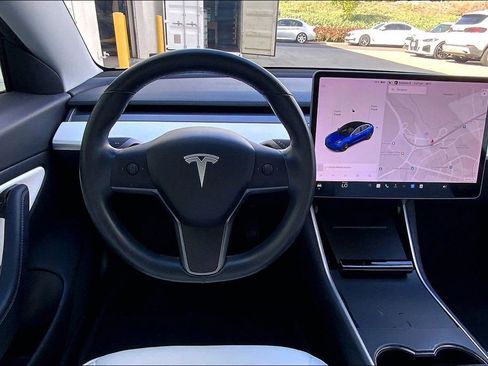 Used 2019 Tesla Model 3 image 5