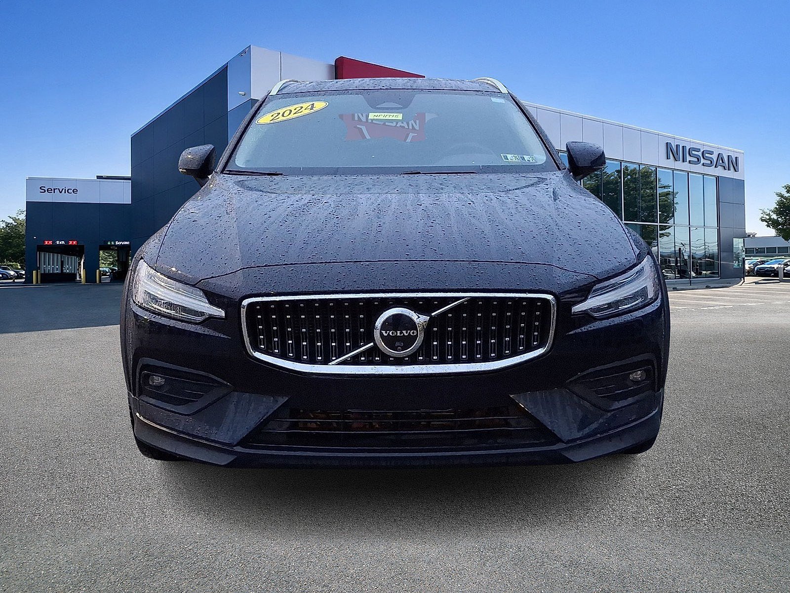 Used 2024 Volvo V60 B5 Cross Country Plus w/ Protection Package Premier AWD/4WD image 2