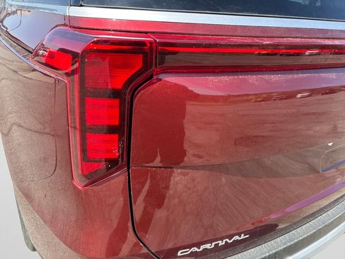 New 2025 Kia Carnival EX image 21