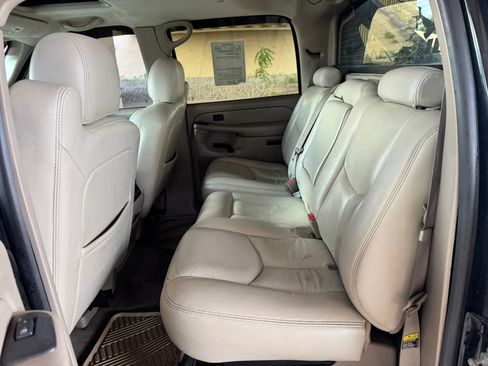 Used 2005 Chevrolet Avalanche Z66 w/ Sun And Sound Package RWD image 19