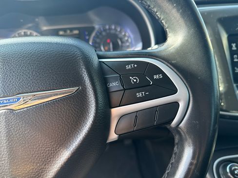 Used 2015 Chrysler 200 Limited w/ Convenience Group image 18