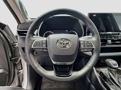 Certified 2022 Toyota Highlander Platinum AWD/4WD image 9