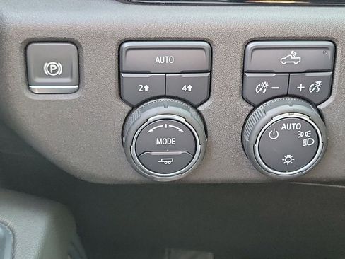 Used 2024 Chevrolet Silverado 1500 LT image 17