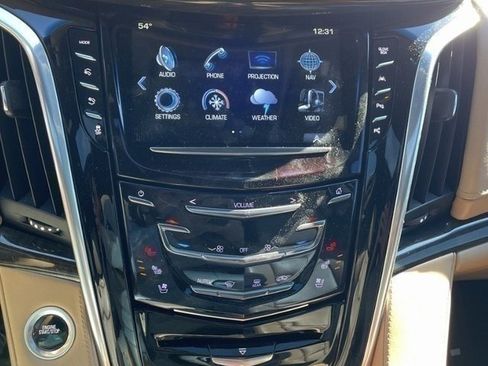 Used 2019 Cadillac Escalade Platinum image 17