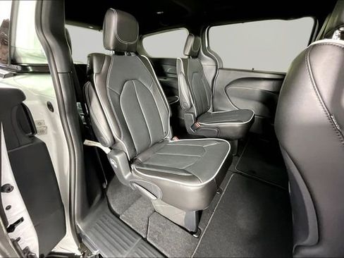 New 2027 Chrysler Pacifica Limited w/ S Appearance Package AWD/4WD image 11