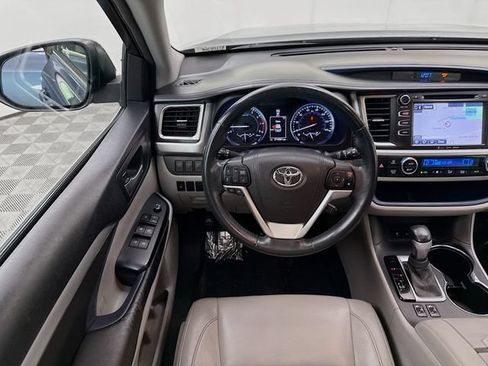Used 2016 Toyota Highlander XLE AWD/4WD image 23