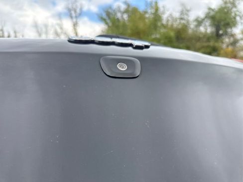 Used 2018 Jeep Cherokee Limited image 16