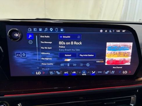 Used 2024 Chevrolet Traverse RS AWD/4WD image 55