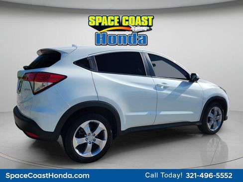 Certified 2022 Honda HR-V LX image 3
