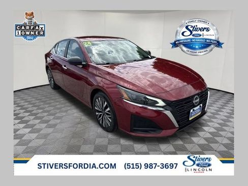 Used 2024 Nissan Altima 2.5 SV FWD image 1