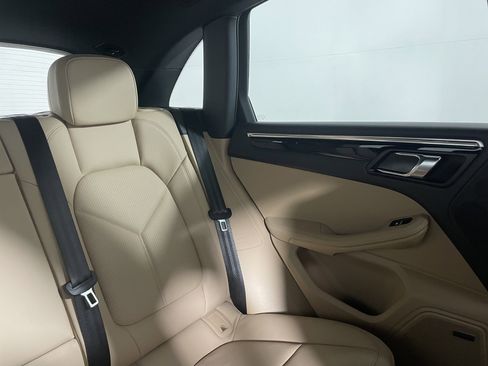 Certified 2026 Porsche Macan AWD/4WD image 17