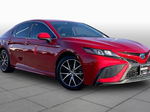 Used 2021 Toyota Camry SE FWD image 3