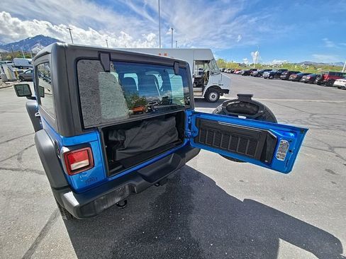 Used 2025 Jeep Wrangler Sport AWD/4WD image 36