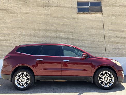 Used 2015 Chevrolet Traverse LT w/ Style and Technology Package FWD image 7