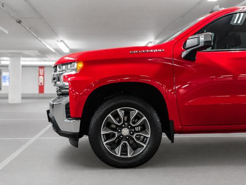 Used 2022 Chevrolet Silverado 1500 LT AWD/4WD image 14