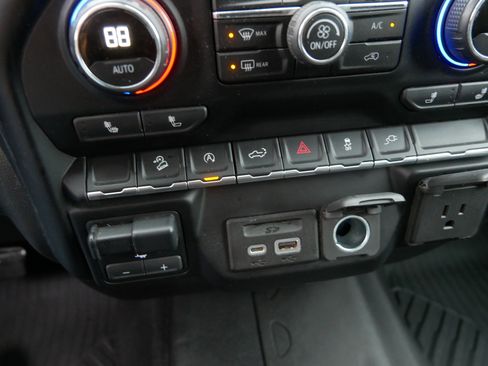 Used 2020 Chevrolet Silverado 1500 LT w/ All-Star Edition image 32