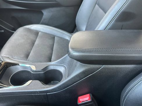 Used 2023 Chevrolet Bolt LT w/ Infotainment Package FWD image 31