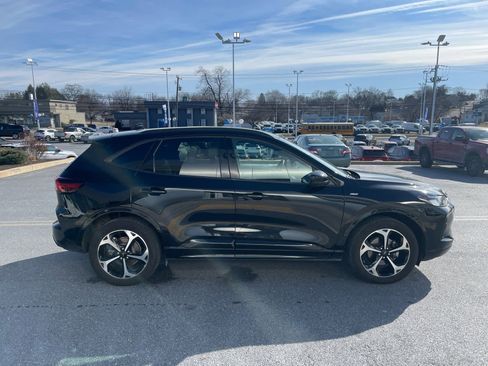 Used 2023 Ford Escape ST-Line Select w/ Tech Pack #2 image 7