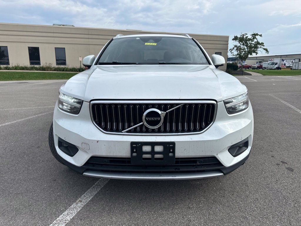 Used 2019 Volvo XC40 T4 Inscription FWD image 2