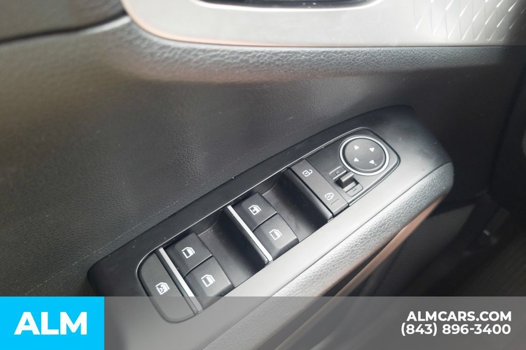 Used 2025 Kia Soul LX w/ LX Technology Package FWD image 32