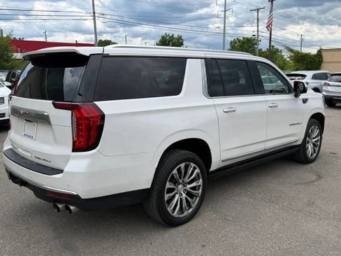 Used 2021 GMC Yukon XL Denali w/ Denali Premium Package AWD/4WD image 5