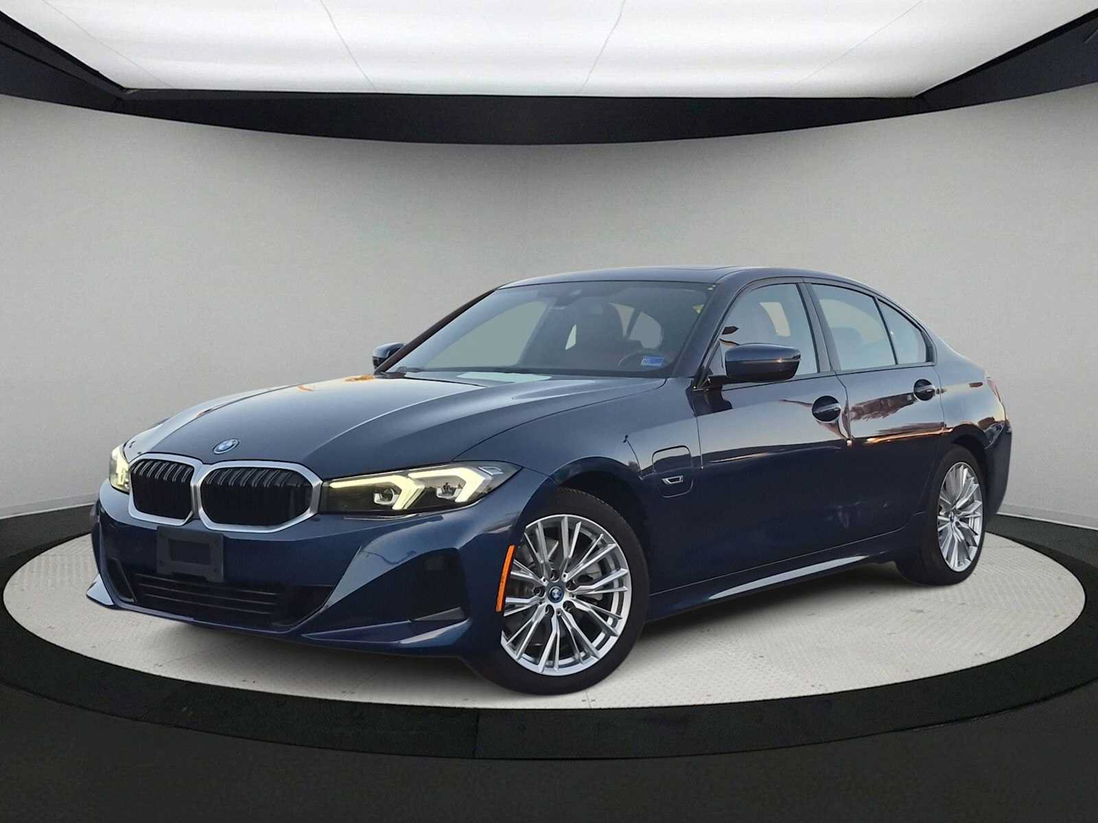 Used 2023 BMW 330e xDrive AWD/4WD image 1