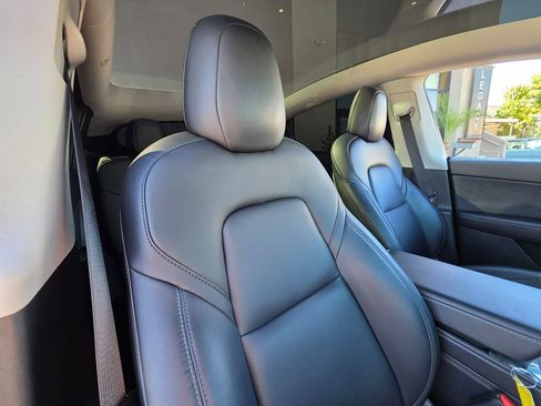 Used 2021 Tesla Model Y Long Range image 14