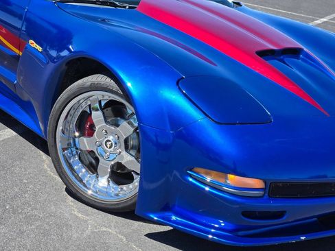 Used 2002 Chevrolet Corvette Z06 w/ Memory Pkg RWD image 10