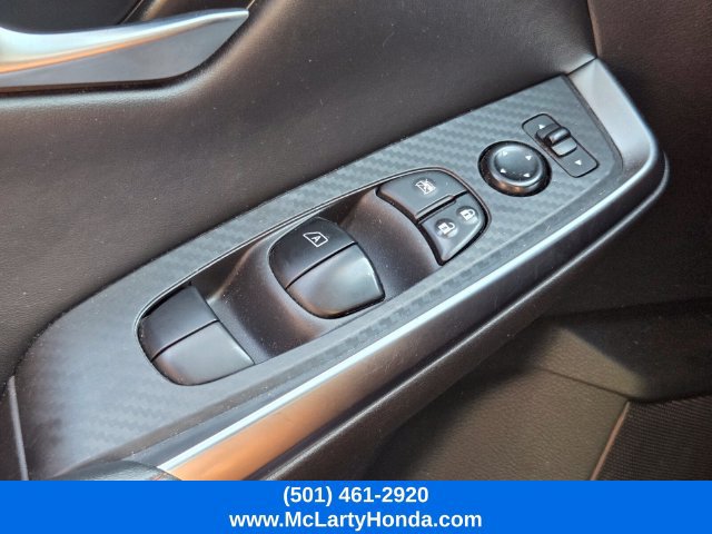 Used 2025 Nissan Sentra SR FWD image 31