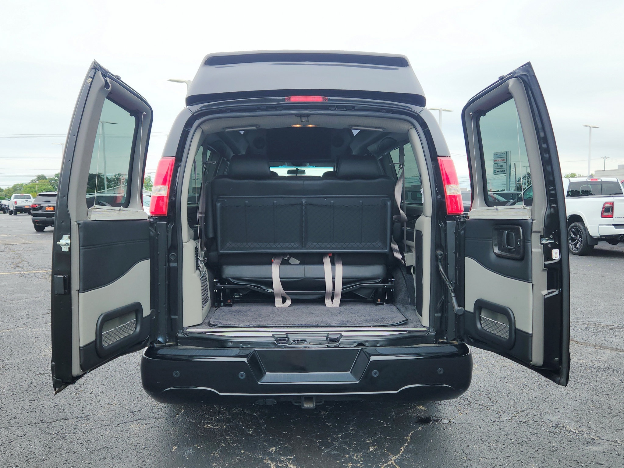 Used 2023 GMC Savana 2500 Extended RWD image 19