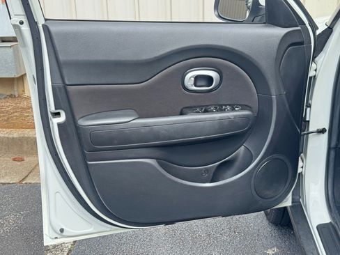 Used 2016 Kia Soul + FWD image 33