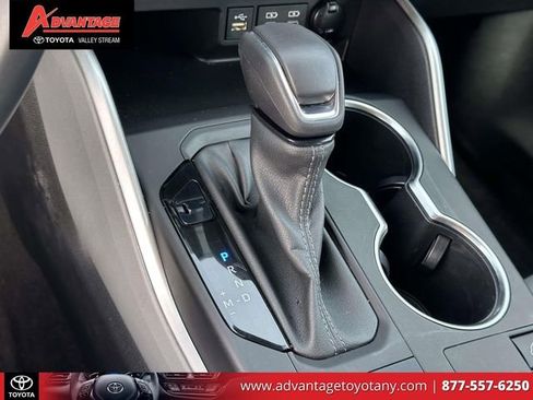 Used 2023 Toyota Highlander XLE AWD/4WD image 38