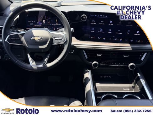 Used 2025 Chevrolet Suburban LT RWD image 15